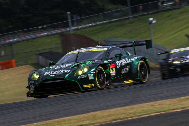 レース2: GT300クラス優勝は藤井誠暢（D'station Vantage GT3）
