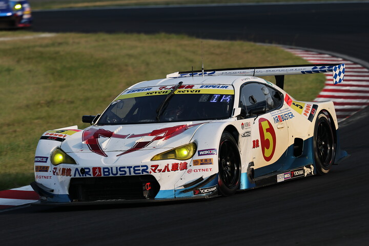 GT300クラス決勝3位はマッハ車検エアバスターMC86マッハ号（塩津佑介／木村偉織）