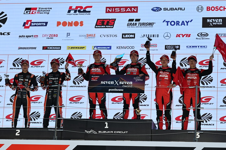 GT500クラスの表彰式