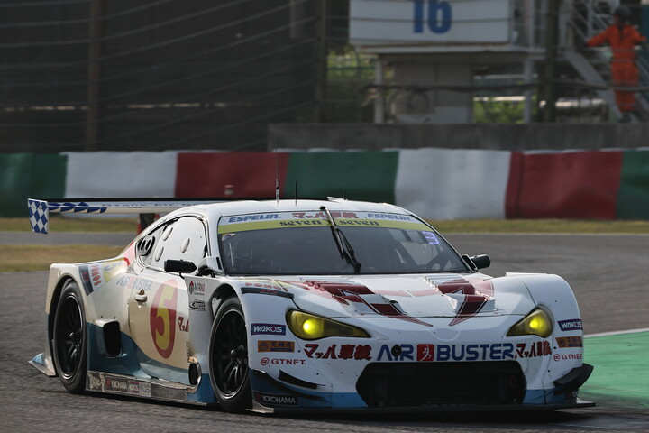 GT300クラス予選3位はマッハ車検エアバスターMC86マッハ号（塩津佑介／木村偉織）