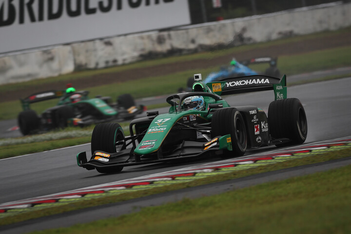 決勝2位はサッシャ・フェネストラズ（VANTELIN TOM'S SF23）