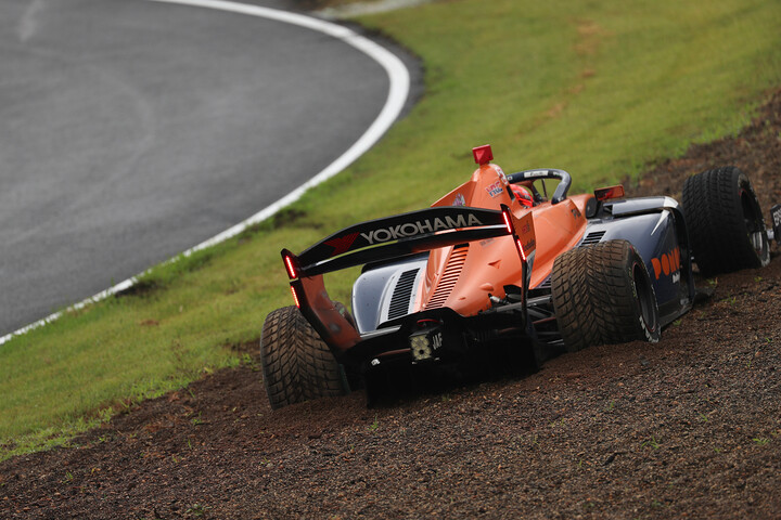 コースアウトした佐藤蓮（PONOS NAKAJIMA RACING SF23）