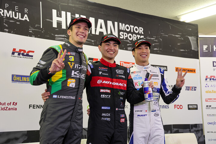 決勝フォトセッション: トップ3のドライバーたち