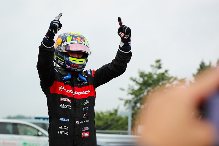 優勝した岩佐歩夢（TEAM MUGEN）