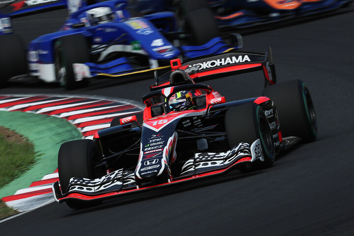 ポールポジションは岩佐歩夢（AUTOBACS MUGEN SF23）