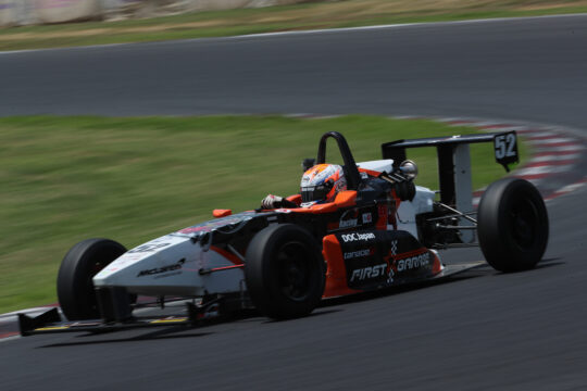 決勝2位は津田充輝(ファーストガレージ制動屋S2)