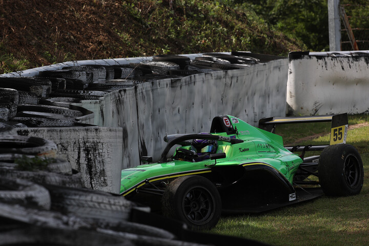 クラッシュするKENTARO（Baum Beauty Clinic）