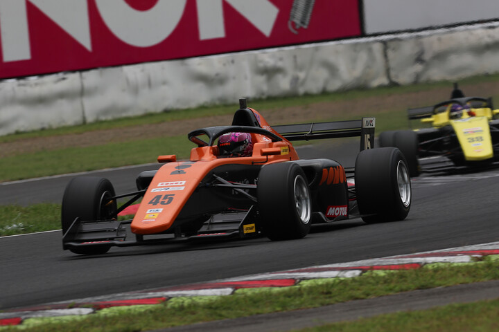 決勝2位は大宮賢人（PONOS RACING F111/3）