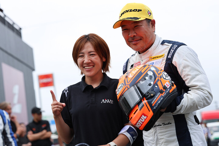 マスタークラスで優勝した鳥羽豊と三浦愛監督（AIWIN）