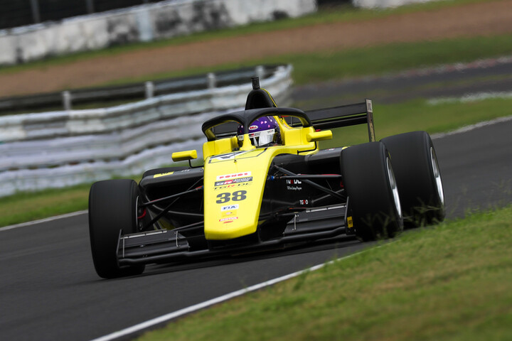 決勝2位は鈴木斗輝哉（マツモトキヨシTOM’S TGR-DC FR）