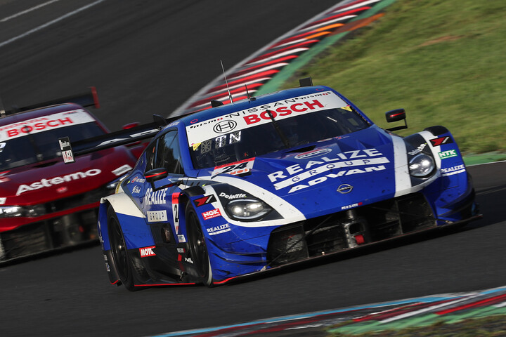 GT500クラス優勝はリアライズコーポレーションADVAN Z（松田次生／名取鉄平）