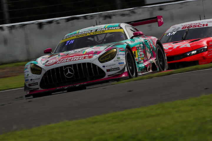 GT300クラス決勝4位はグッドスマイル初音ミクAMG（谷口信輝／片岡龍也）