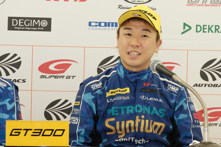 GT300クラスで優勝した河野駿佑（LM corsa）