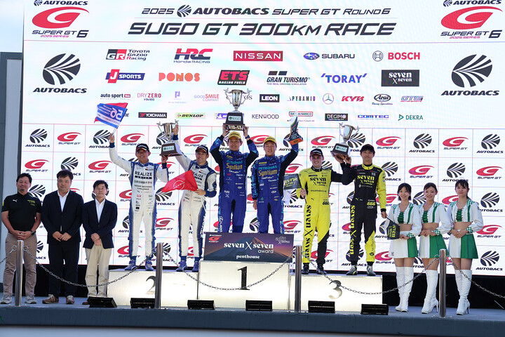GT300クラスの表彰式