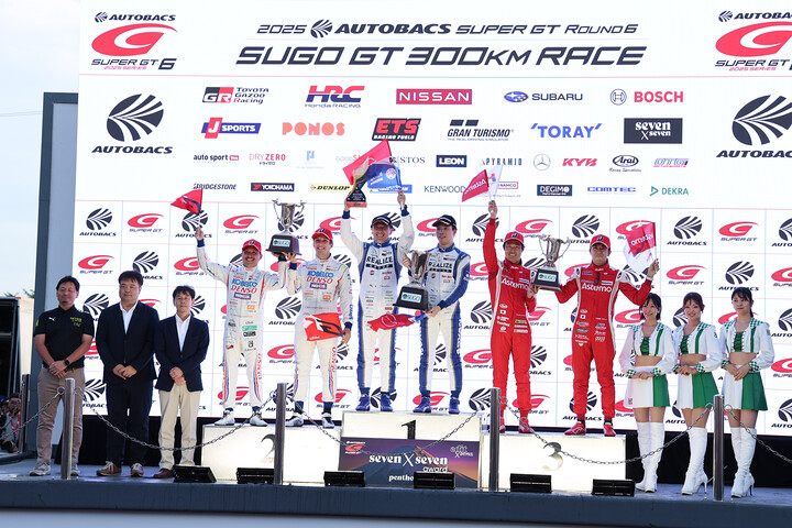 GT500クラスの表彰式
