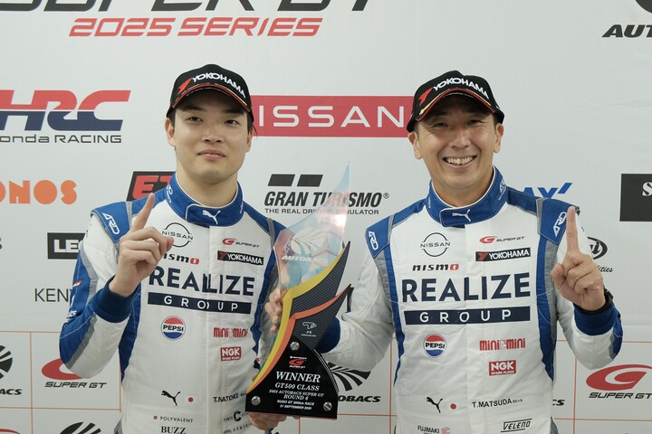 決勝フォトセッション: GT500クラスのウィナー