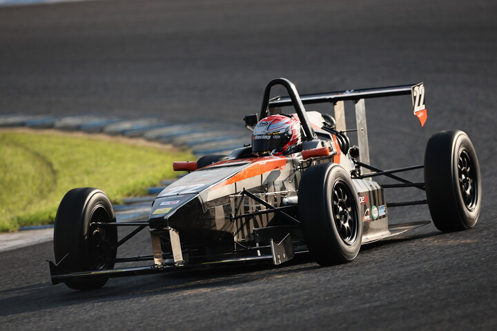 決勝2位は酒井翔太（ファーストガレージKK-S2）