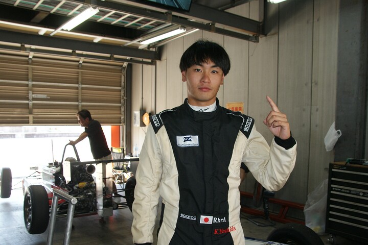 ポールポジションを獲得した吉田馨（TAKE FIRST KKS-2）