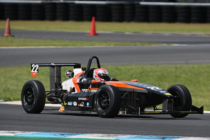 決勝3位は酒井翔太（ファーストガレージKK-S2）