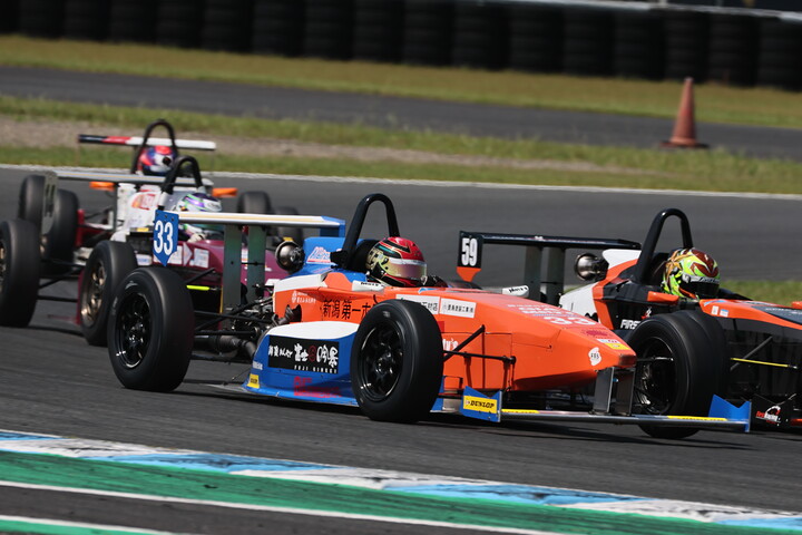 上位陣はデッドヒート