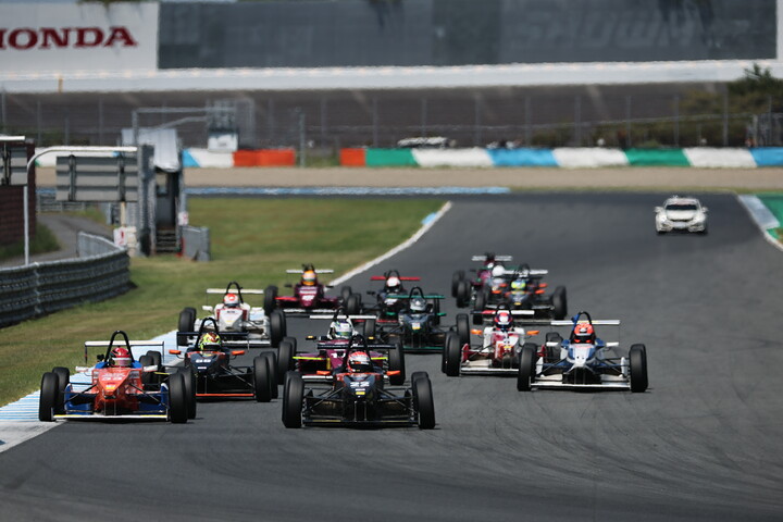 レースがスタートした