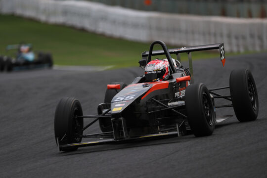 決勝2位は酒井翔太（ファーストガレージKK-S2）