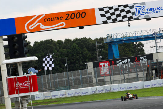 トップでゴールする津田充輝（ファーストガレージ制動屋KKS2）