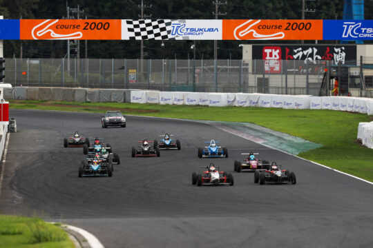 レースがスタートした