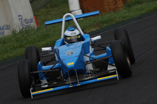 予選6位、マスタークラスPPは秋山健也（スーパーウインズKKS2）