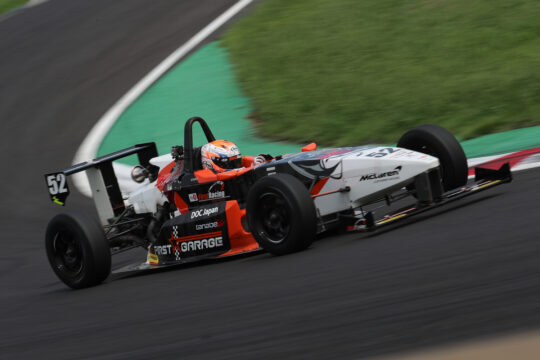 ポールポジションは津田充輝（ファーストガレージ制動屋KKS2）