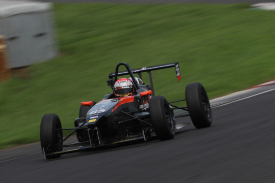 予選2位は酒井翔太（ファーストガレージKK-S2）