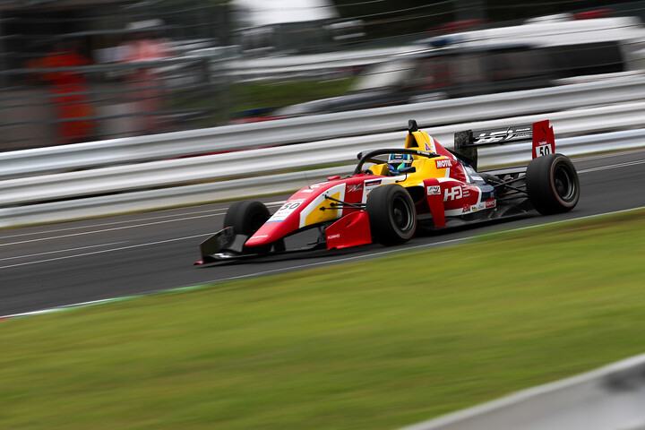 優勝は野村勇斗（HFDP WITH B-MAX RACING）