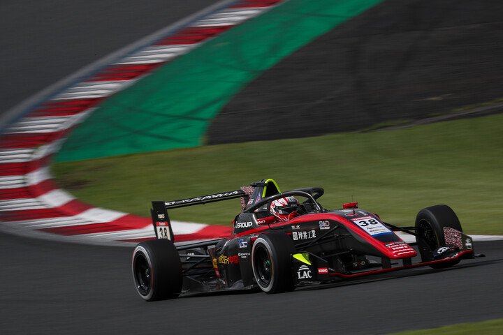 ポールポジションは小林利徠斗（モビリティ中京 TOM'S TGR-DC SFL ）