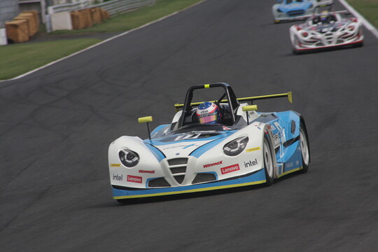 ポールポジションは兒島弘訓（ZR WINMAX VITA）