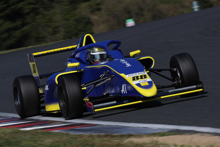 インディペンデントクラス第11戦、第12戦とも予選3位は清水康弘（ART TASTE F4）