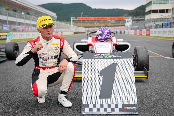 優勝した鈴木斗輝哉（TGR-DC Racing School）