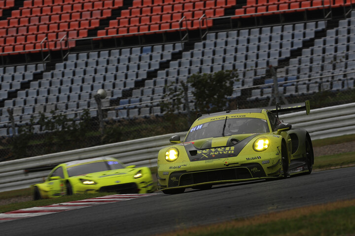 GT300クラス優勝はseven × seven PORSCHE GT3R（ハリー・キング／藤波清斗／近藤翼）