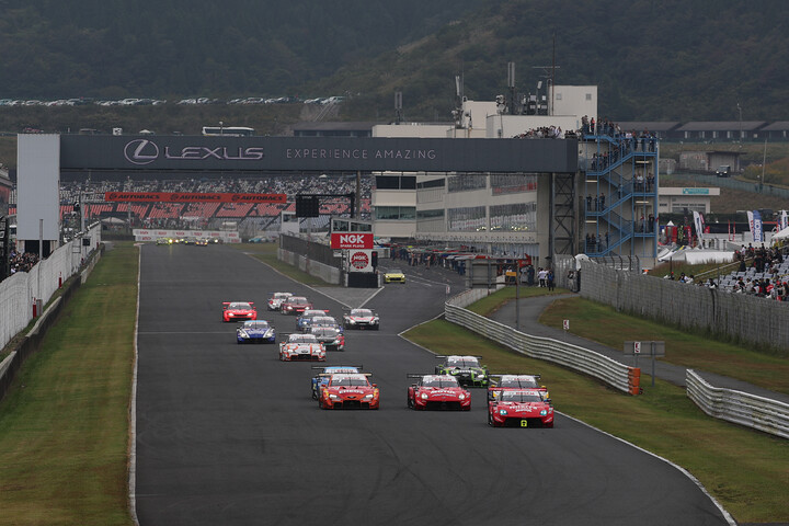 GT500の決勝がスタートした