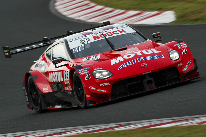 公式練習: GT500クラストップタイムはMOTUL AUTECH Z（千代勝正／高星明誠）