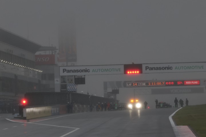 レースは雨と視界不良のため打ち切られた