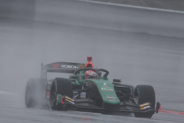 予選2位は坪井翔（VANTELIN TOM'S SF23）