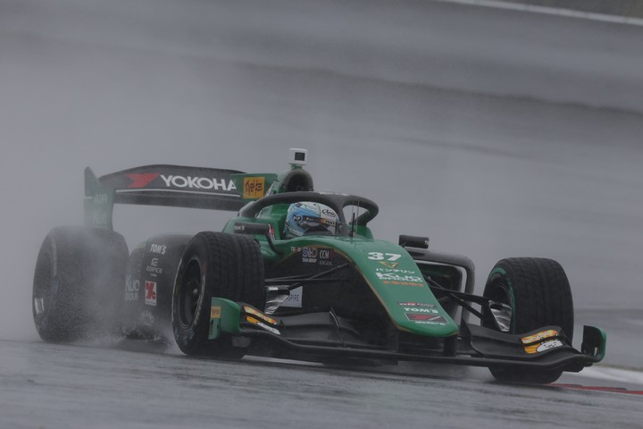 ポールポジションを獲得したサッシャ・フェネストラズ（VANTELIN TOM'S SF23）