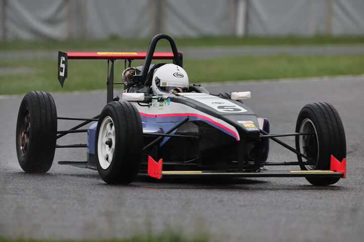 予選8位は河野晃大（レヴレーシングガレージ）