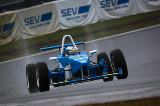 予選9位、マスタークラス2位は秋山健也（スーパーウインズKKS2）