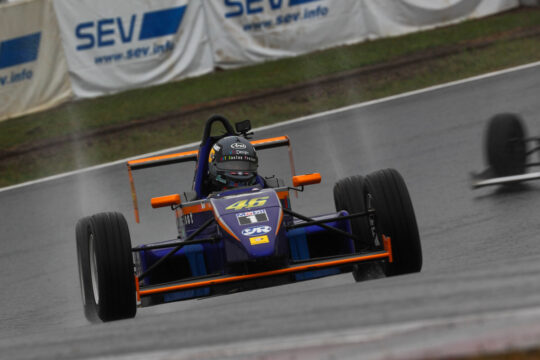 予選11位、マスタークラス3位は本間隆史（MATレーシングPJ 10V）