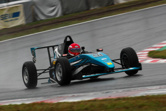 予選6位は佐藤颯太（ELEVレーシング10V ED）