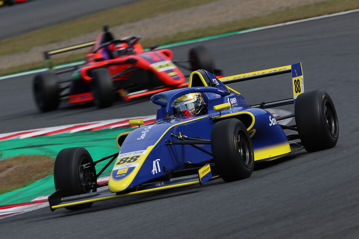 インディペンデントクラス優勝は清水康弘（ART TASTE F4）