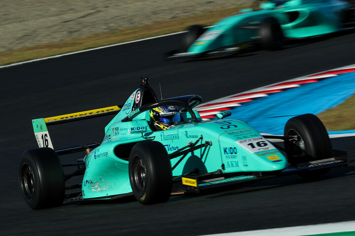 チャンピオンクラス: 第13戦予選2位、第14戦予選3位は白崎稜（Kageyama YBS Verve MCS4）