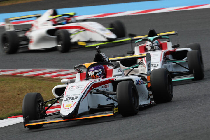 チャンピオンクラス決勝で4位に入りチャンピオンを獲得した鈴木斗輝哉（TGR-DC RS F4）