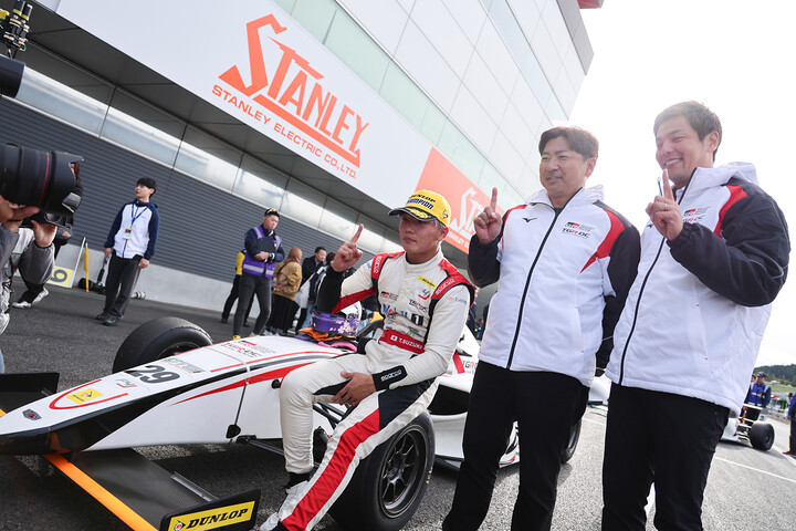 チャンピオンクラスでチャンピオンを獲得した鈴木斗輝哉（TGR-DC Racing School）